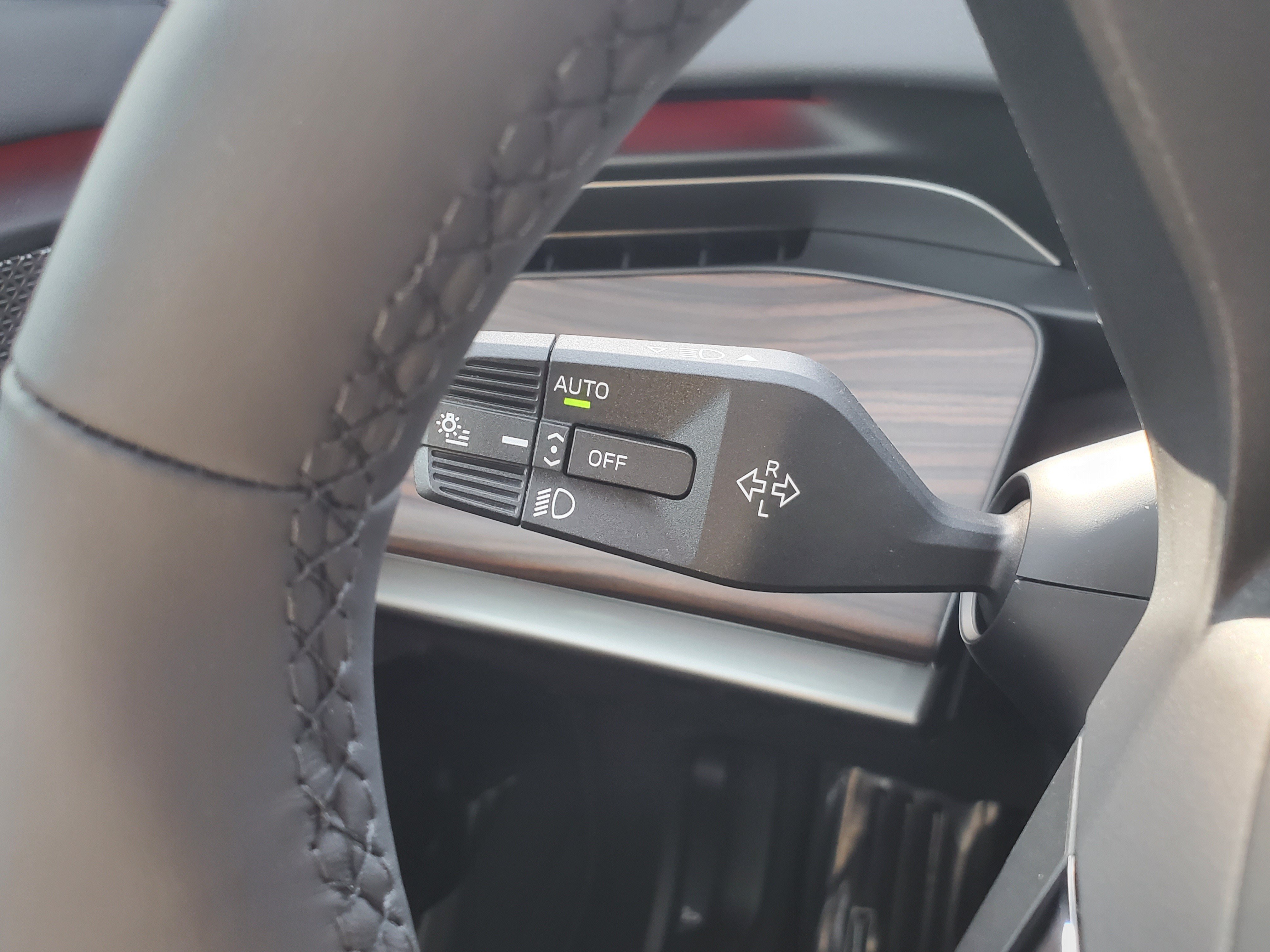 New 2027 BMW 740i xDrive w/ Premium Package AWD/4WD image 11
