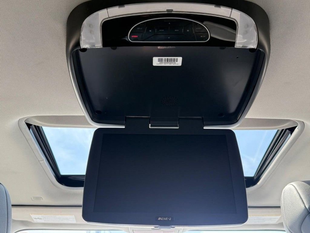 Used 2024 Toyota Sienna XLE image 15