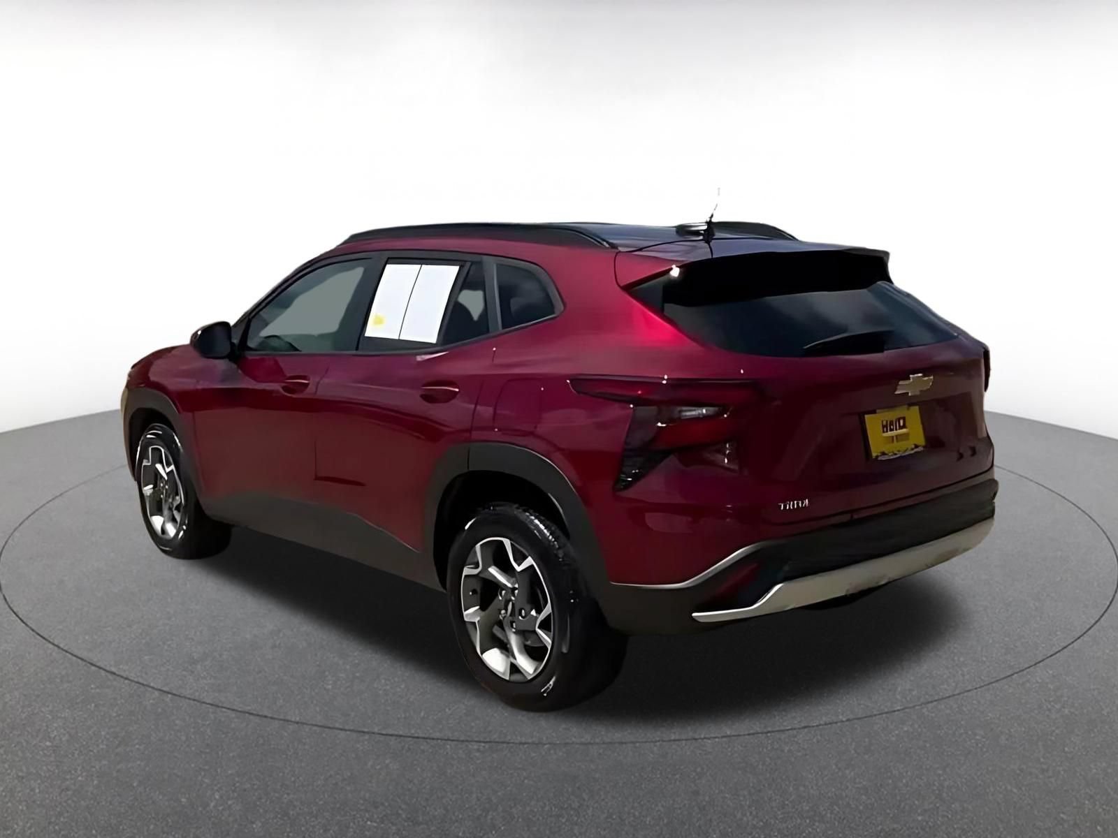 Used 2025 Chevrolet Trax LT FWD image 7