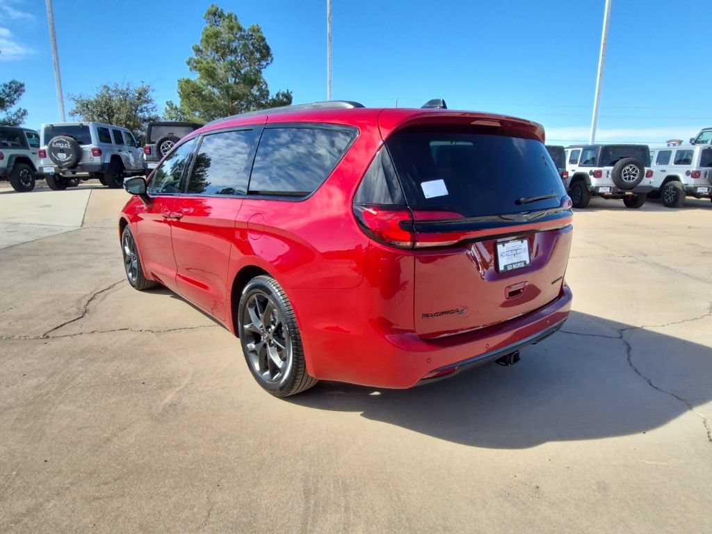 New 2025 Chrysler Pacifica Limited w/ Trailer Tow Group FWD image 7