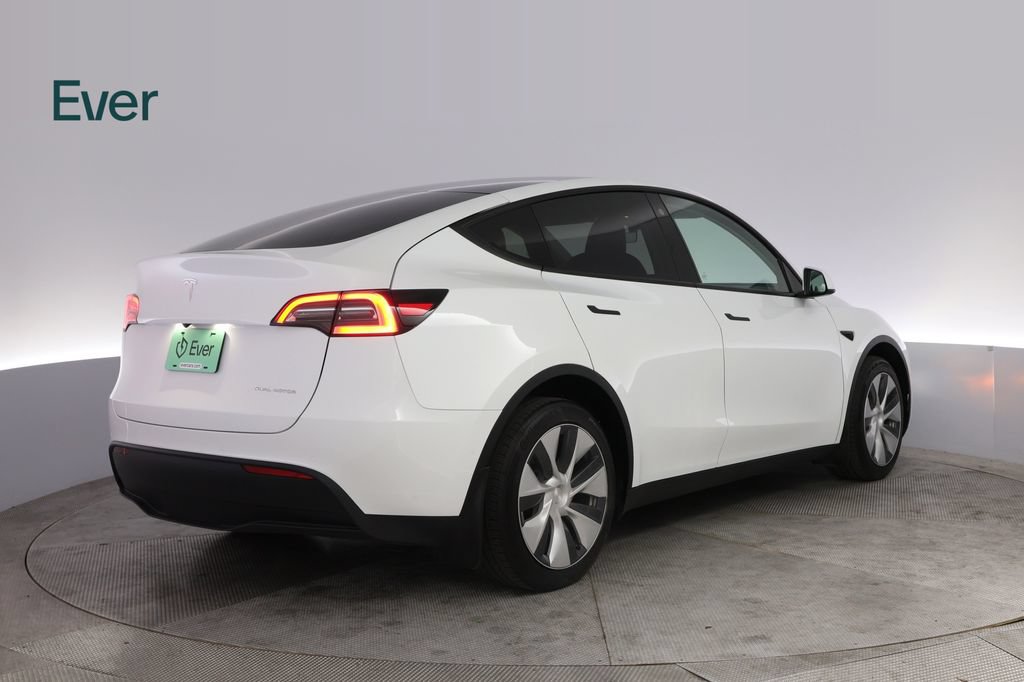 Used 2022 Tesla Model Y Long Range AWD/4WD image 3