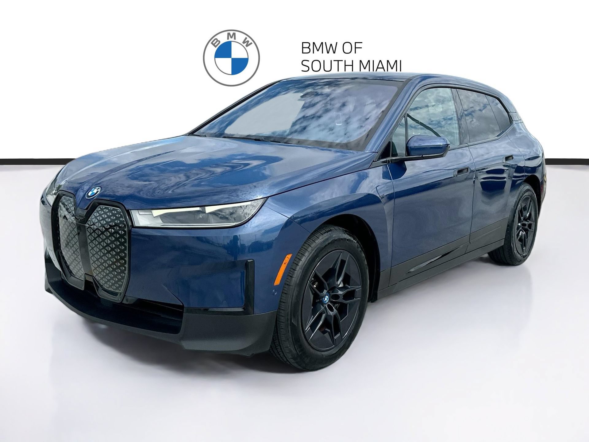 Used 2023 BMW iX xDrive50 w/ Convenience Package AWD/4WD image 3