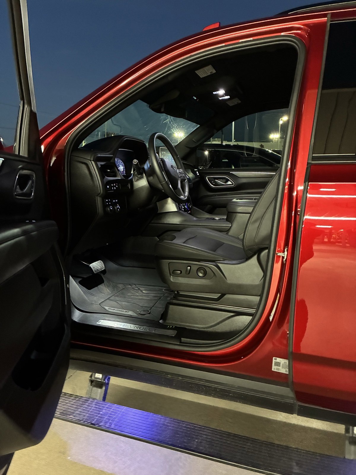 Used 2024 Chevrolet Tahoe Z71 image 2