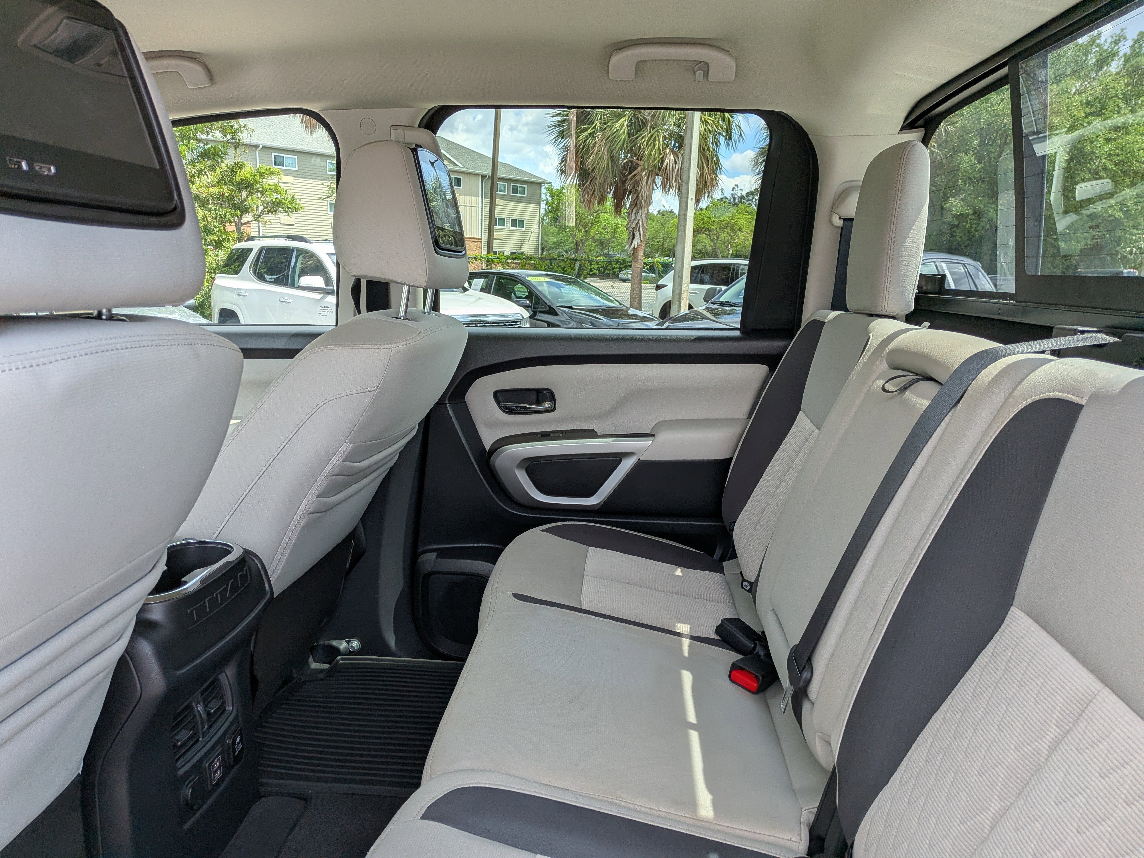Used 2021 Nissan Titan SV w/ SV Convenience Package image 14
