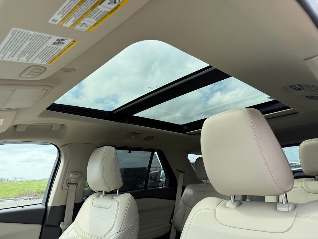 Used 2022 Ford Explorer Platinum w/ Equipment Group 601A image 7