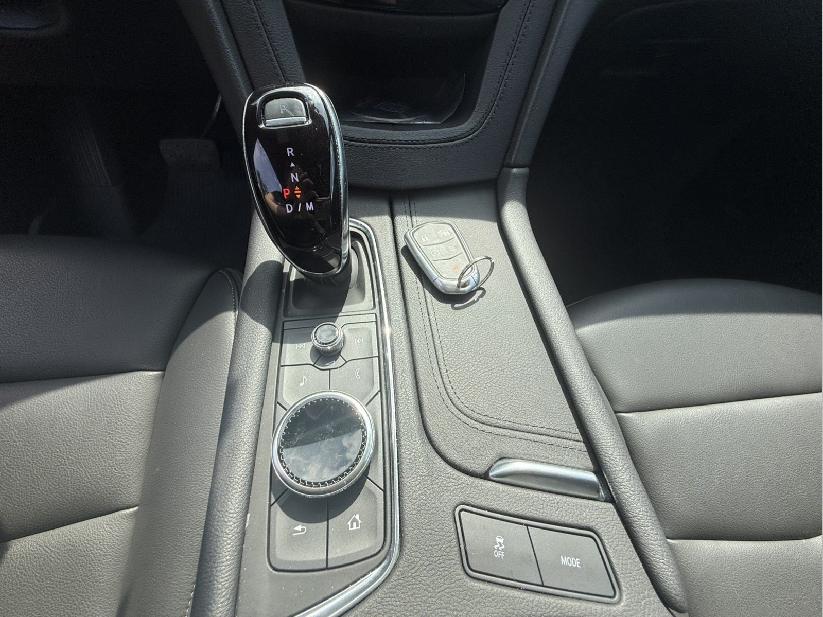Used 2025 Cadillac XT6 Luxury w/ LPO, Floor Liner Package AWD/4WD image 17