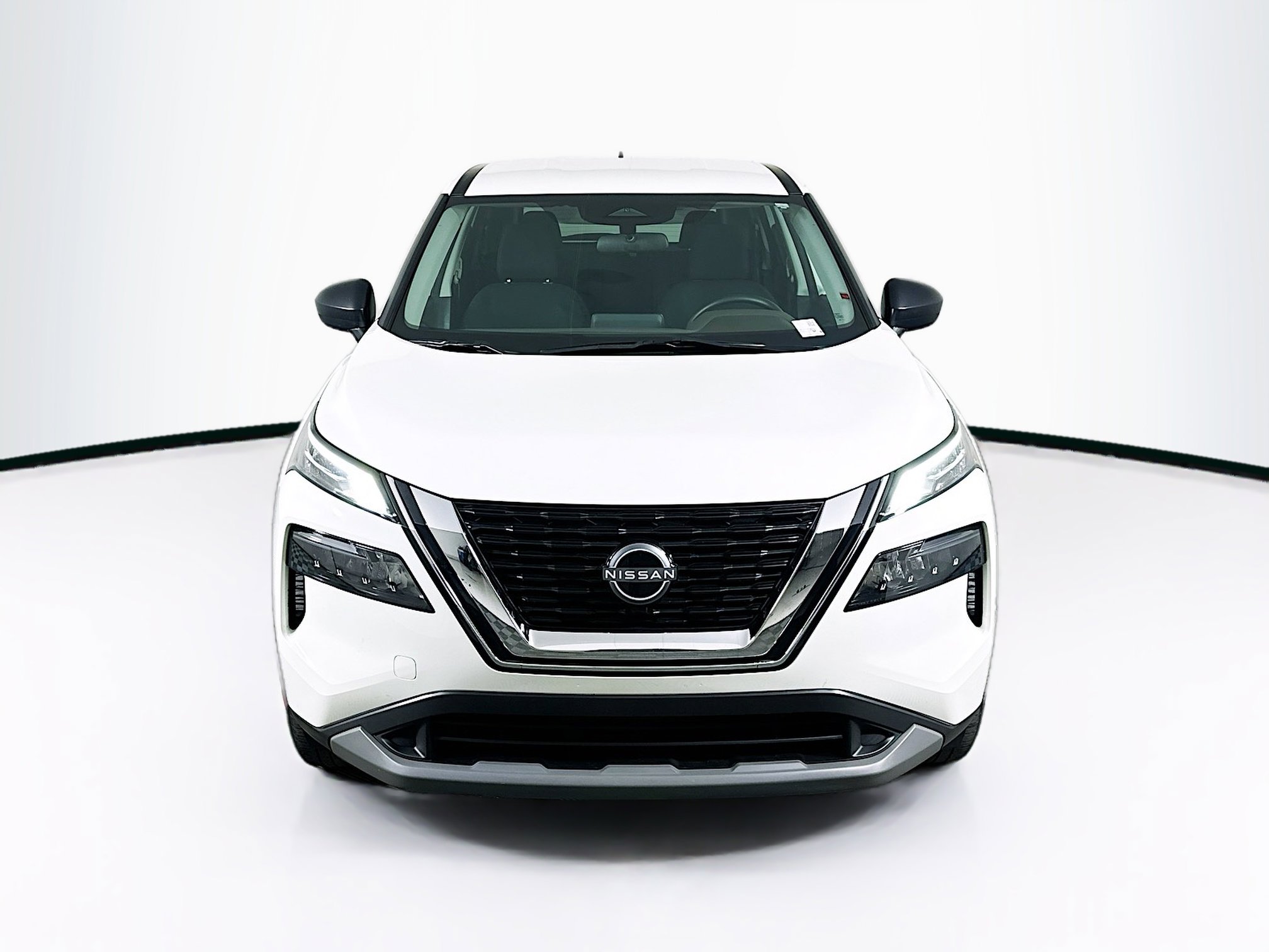 Used 2023 Nissan Rogue S image 2