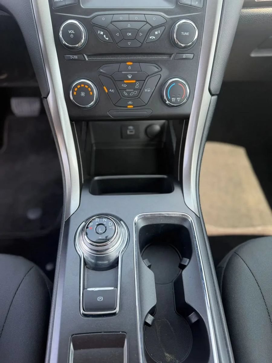 Used 2017 Ford Fusion SE FWD image 15