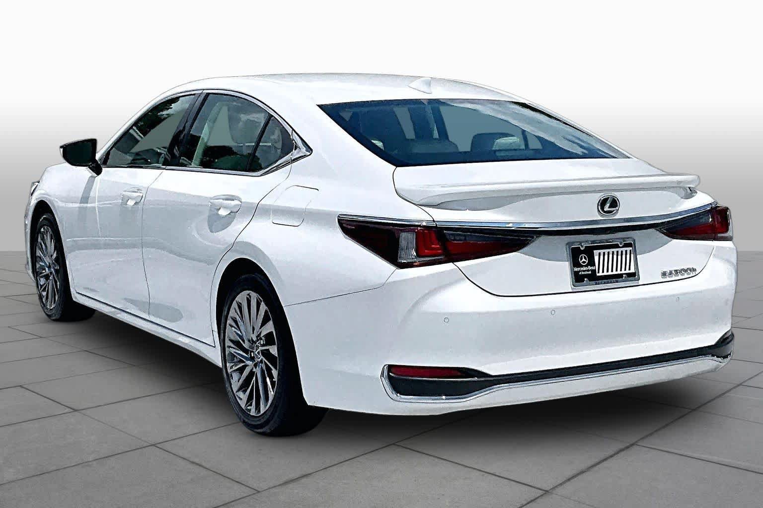 Used 2025 Lexus ES 300h w/ Technology Package FWD image 11
