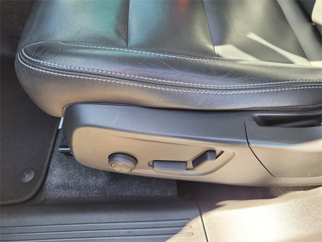 Used 2019 Volvo XC40 T5 Momentum image 16