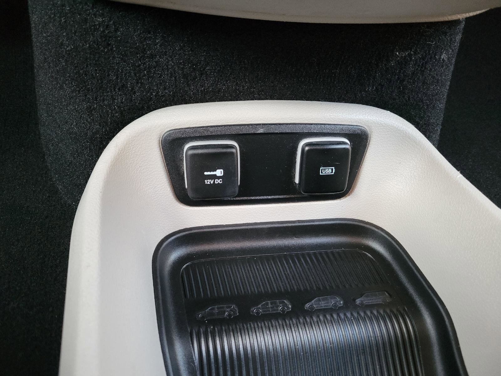 Used 2017 Chrysler Pacifica Touring w/ Tire & Wheel Group image 22