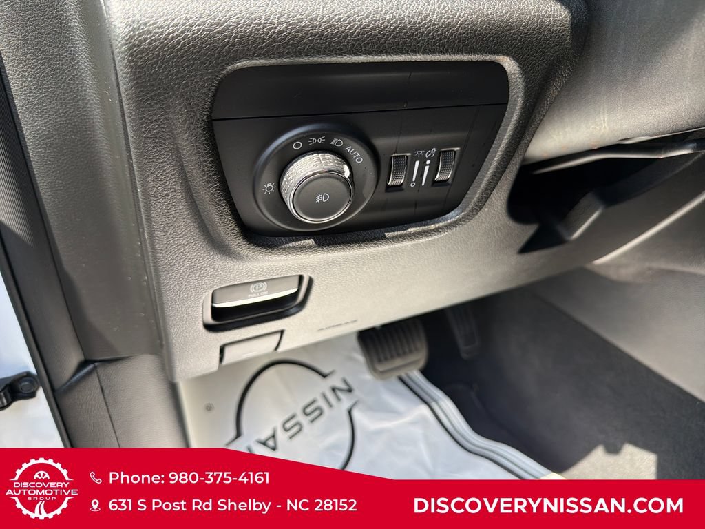 Used 2022 Jeep Grand Cherokee Limited AWD/4WD image 16