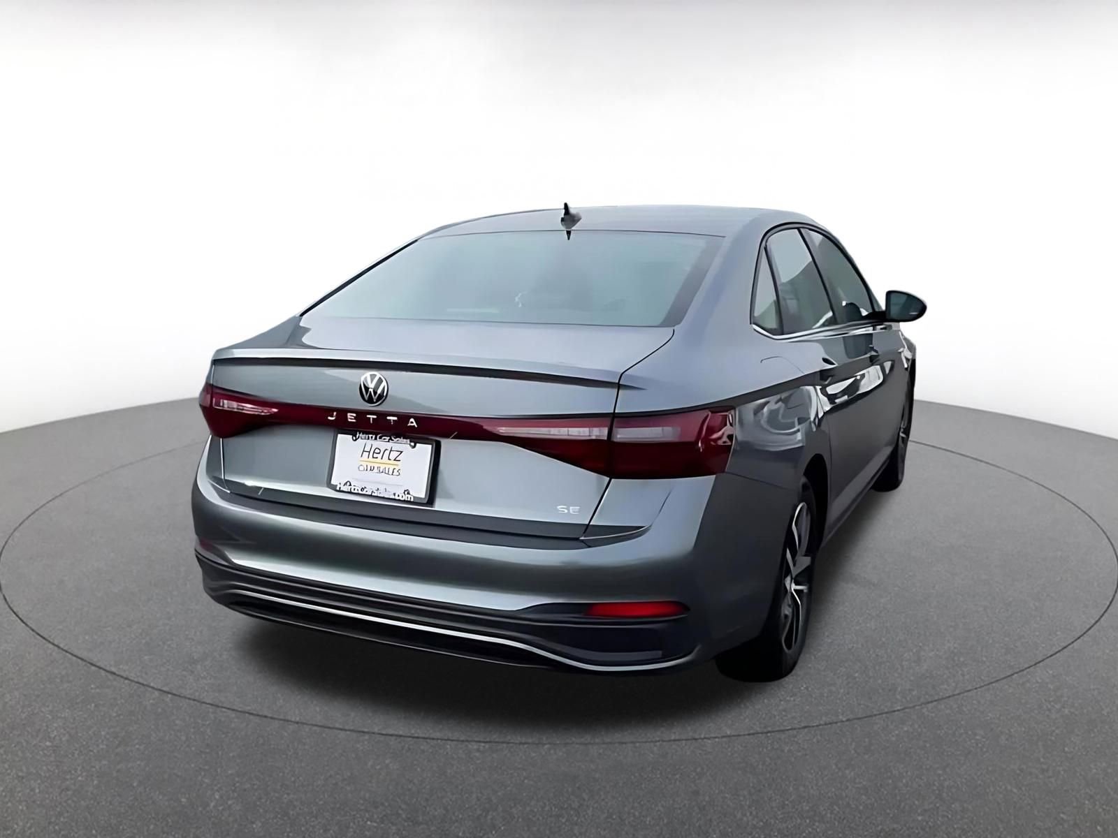 Used 2025 Volkswagen Jetta SE image 16