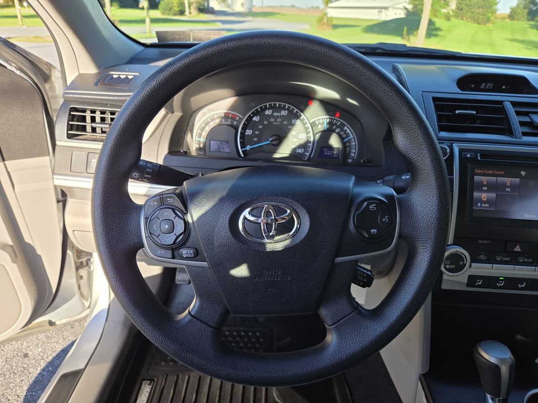 Used 2014 Toyota Camry LE FWD image 18