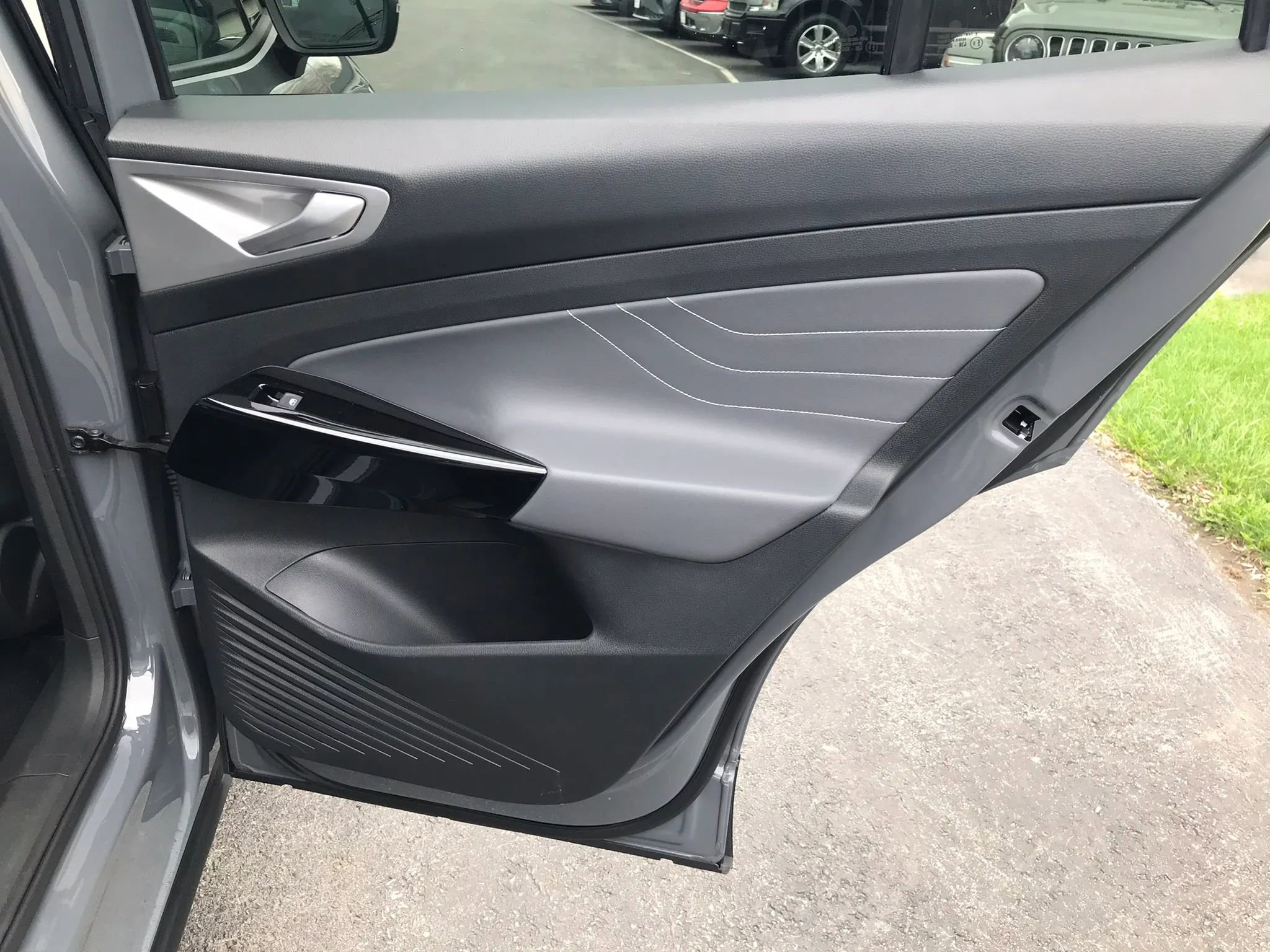 Used 2023 Volkswagen ID.4 Pro S Plus image 52