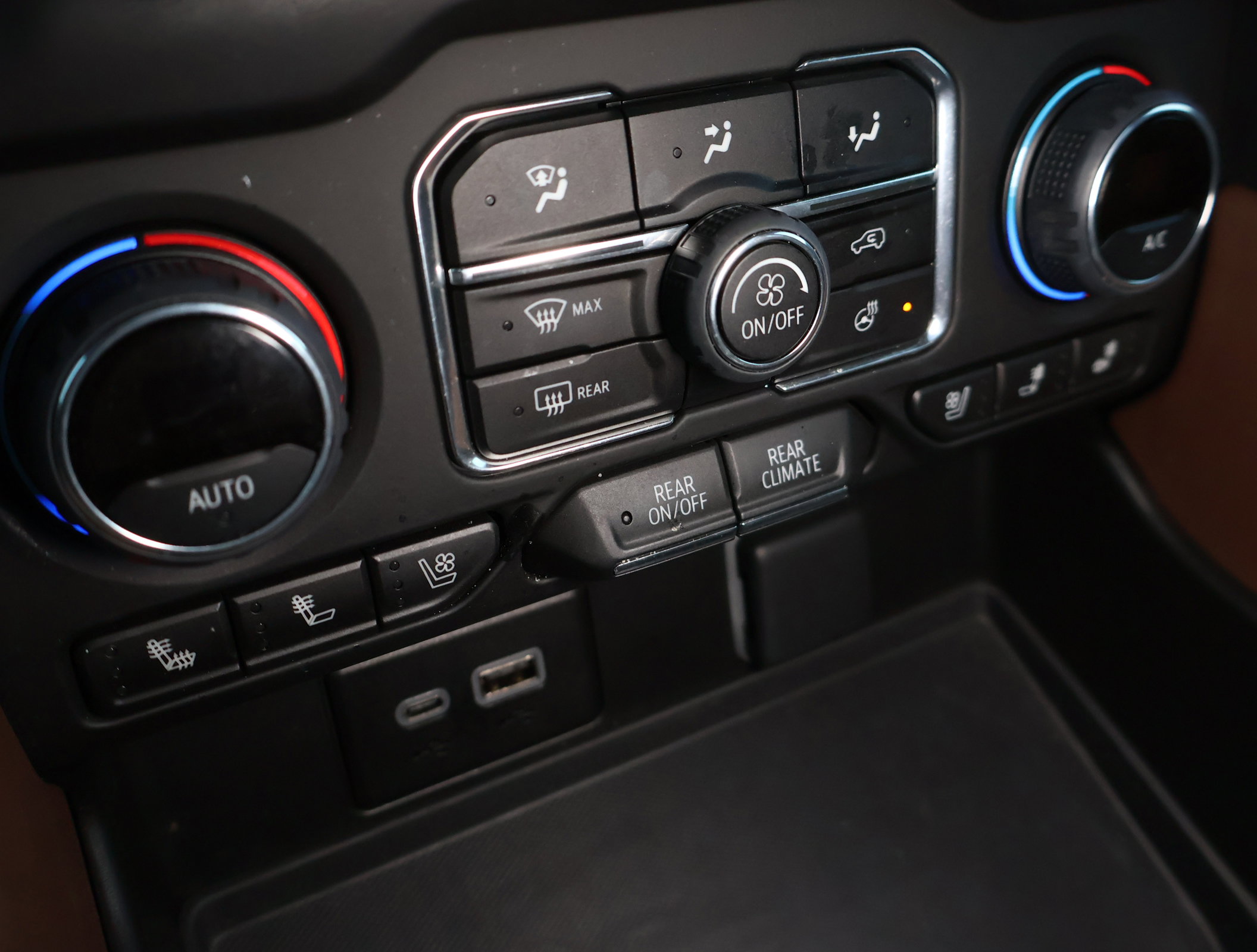 Used 2024 Chevrolet Tahoe High Country w/ Advanced Technology Package image 22