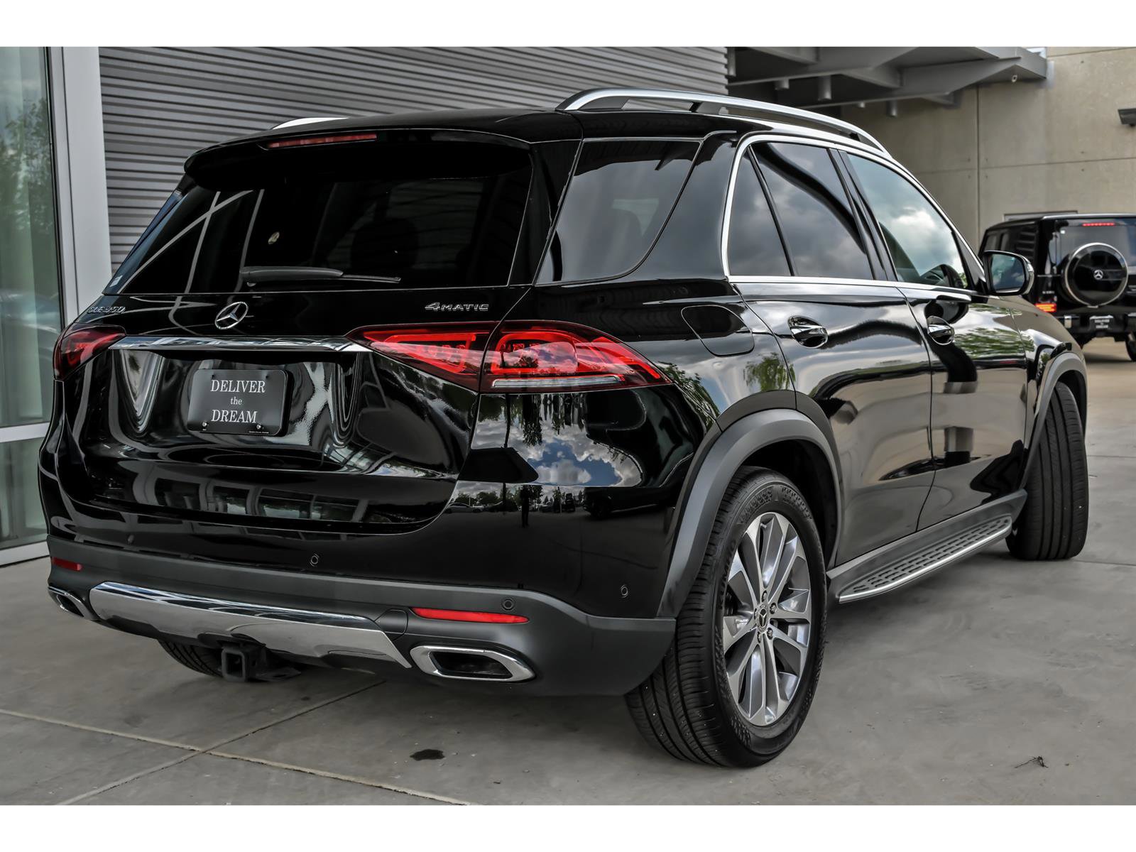 Used 2021 Mercedes-Benz GLE 350 4MATIC w/ Premium Package image 6