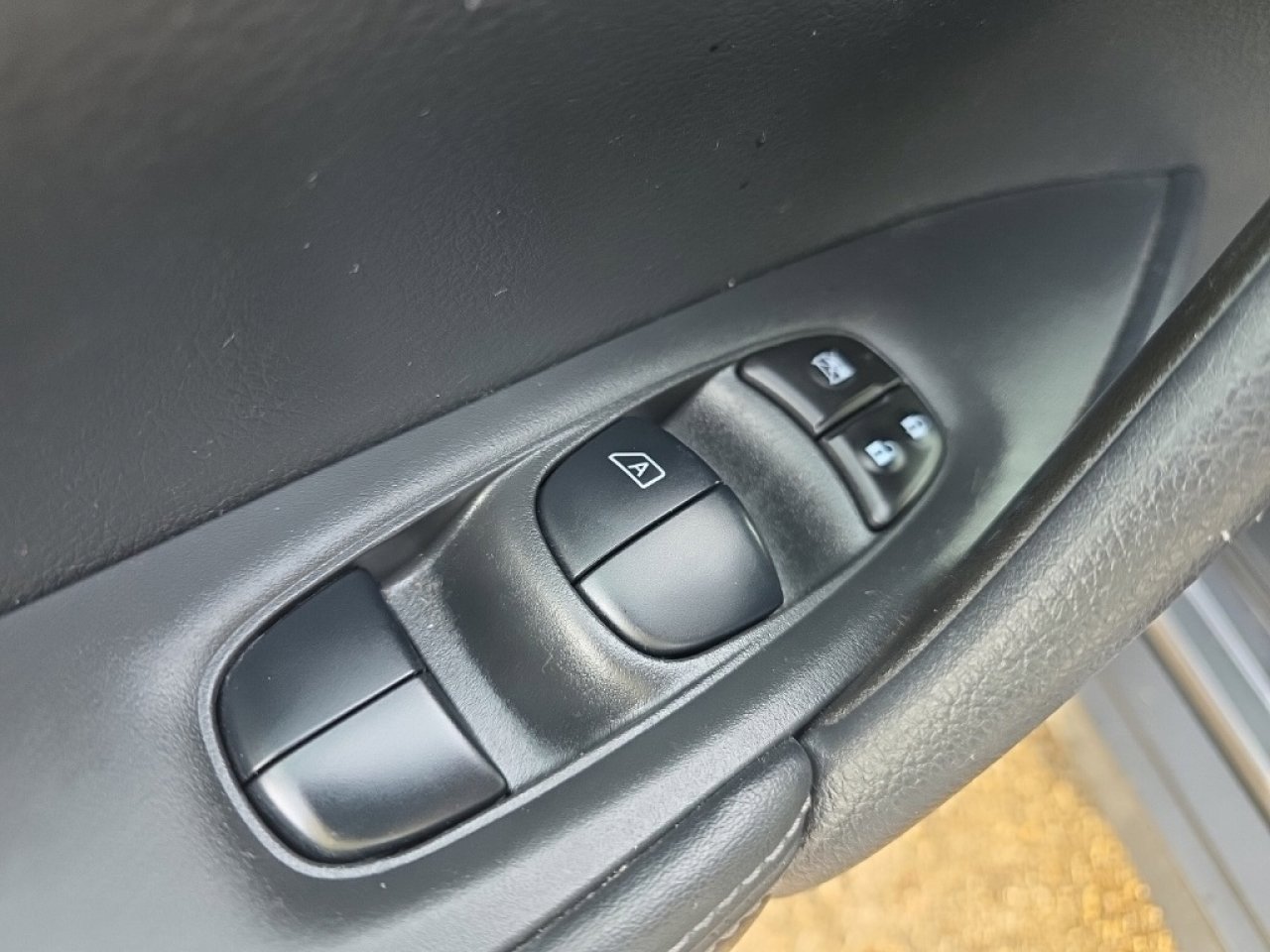 Used 2019 Nissan Rogue SV image 24