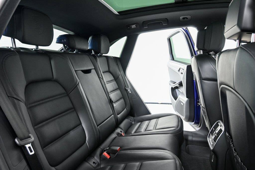 Used 2026 Porsche Macan AWD/4WD image 23