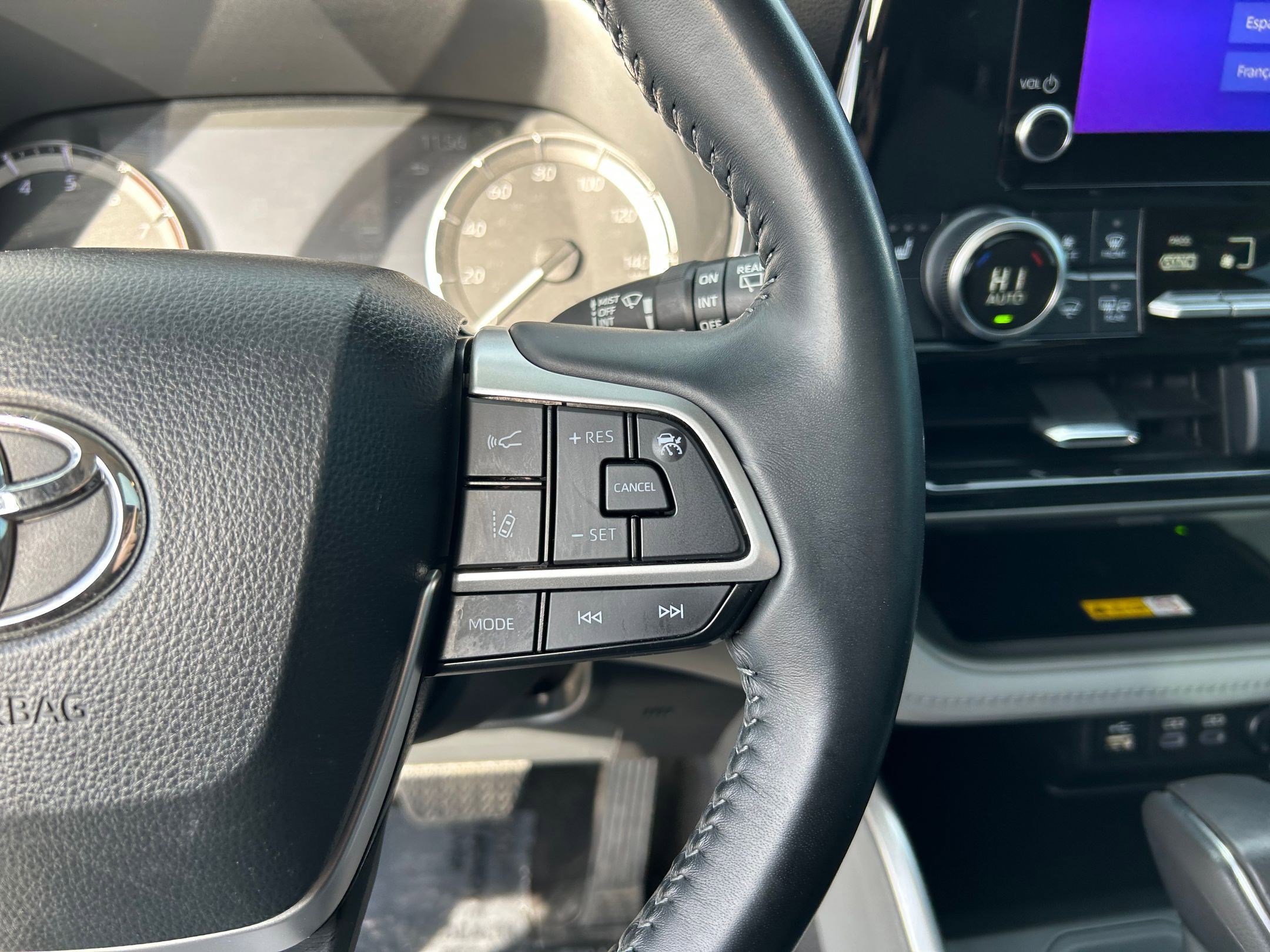 Certified 2023 Toyota Highlander XLE image 13