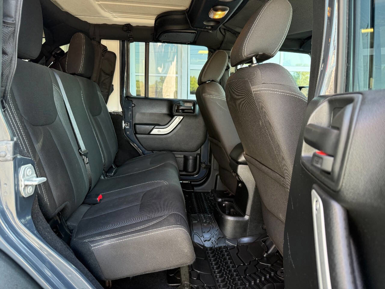 Used 2017 Jeep Wrangler Unlimited Rubicon w/ Cold Weather Group image 26