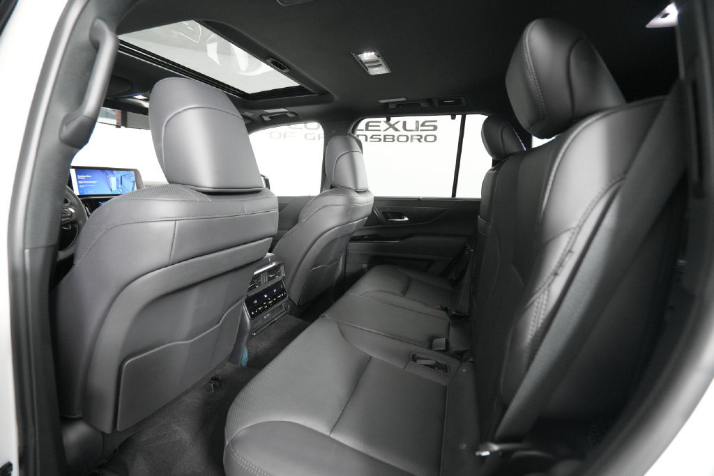 Certified 2025 Lexus LX 700h Overtrail AWD/4WD image 13