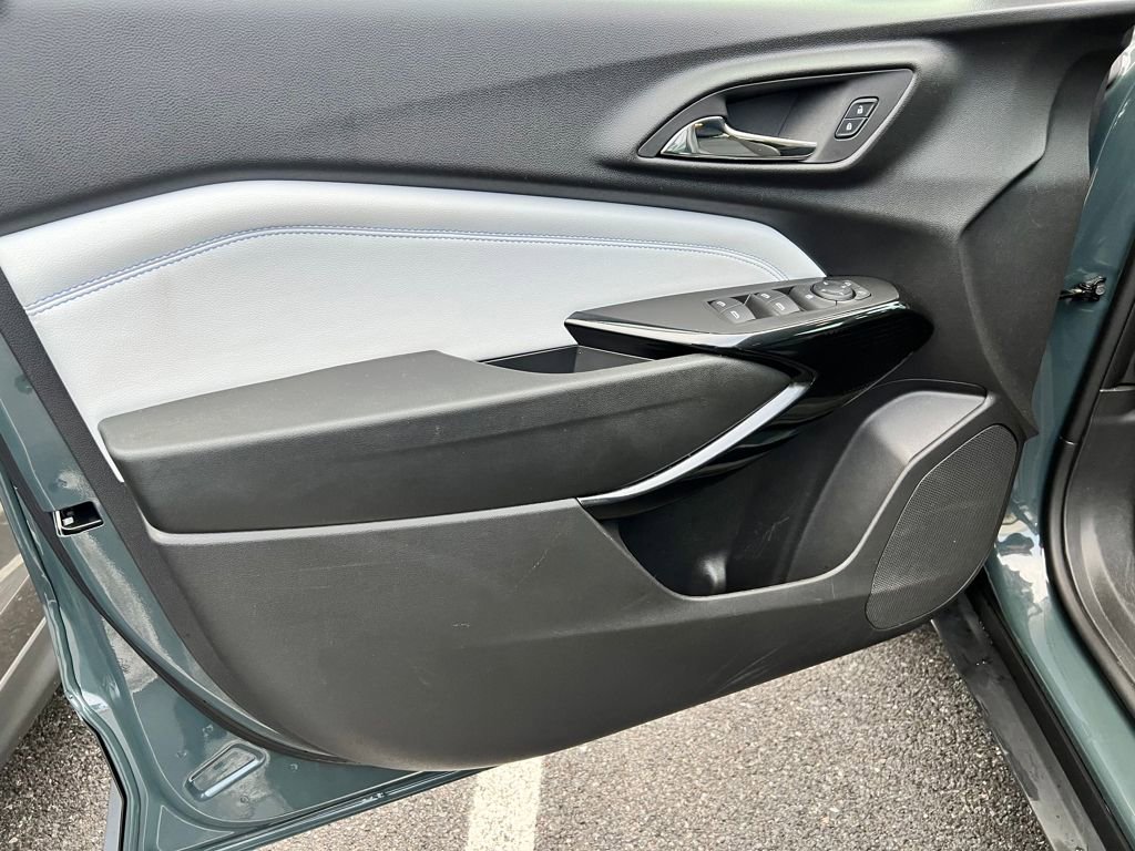 Used 2025 Chevrolet Trax LT image 15