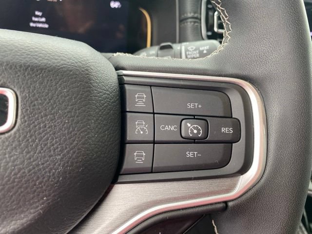 Used 2025 Jeep Wagoneer Series II AWD/4WD image 20