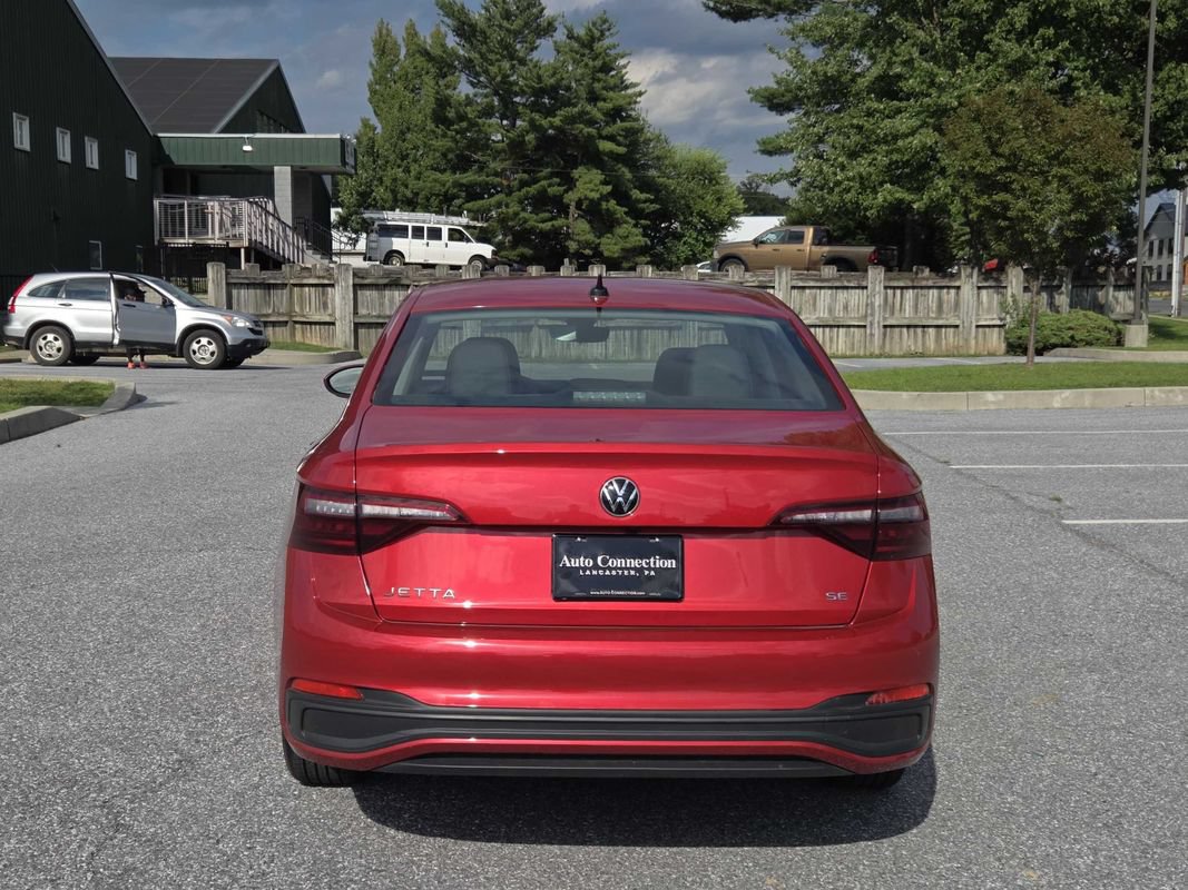 Used 2024 Volkswagen Jetta SE FWD image 7