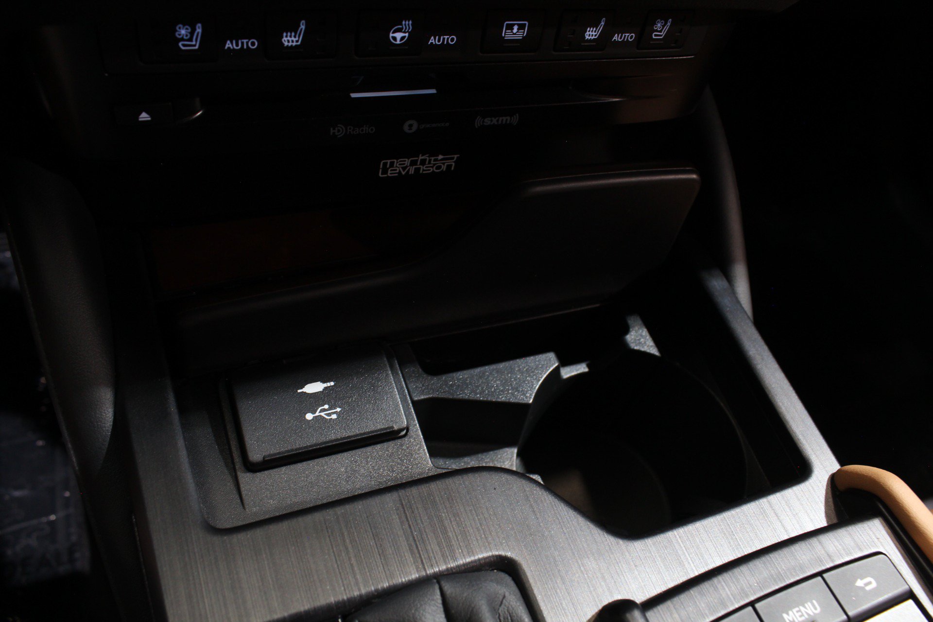 Used 2022 Lexus ES 300h Ultra Luxury w/ Accessory Package 2 FWD image 71