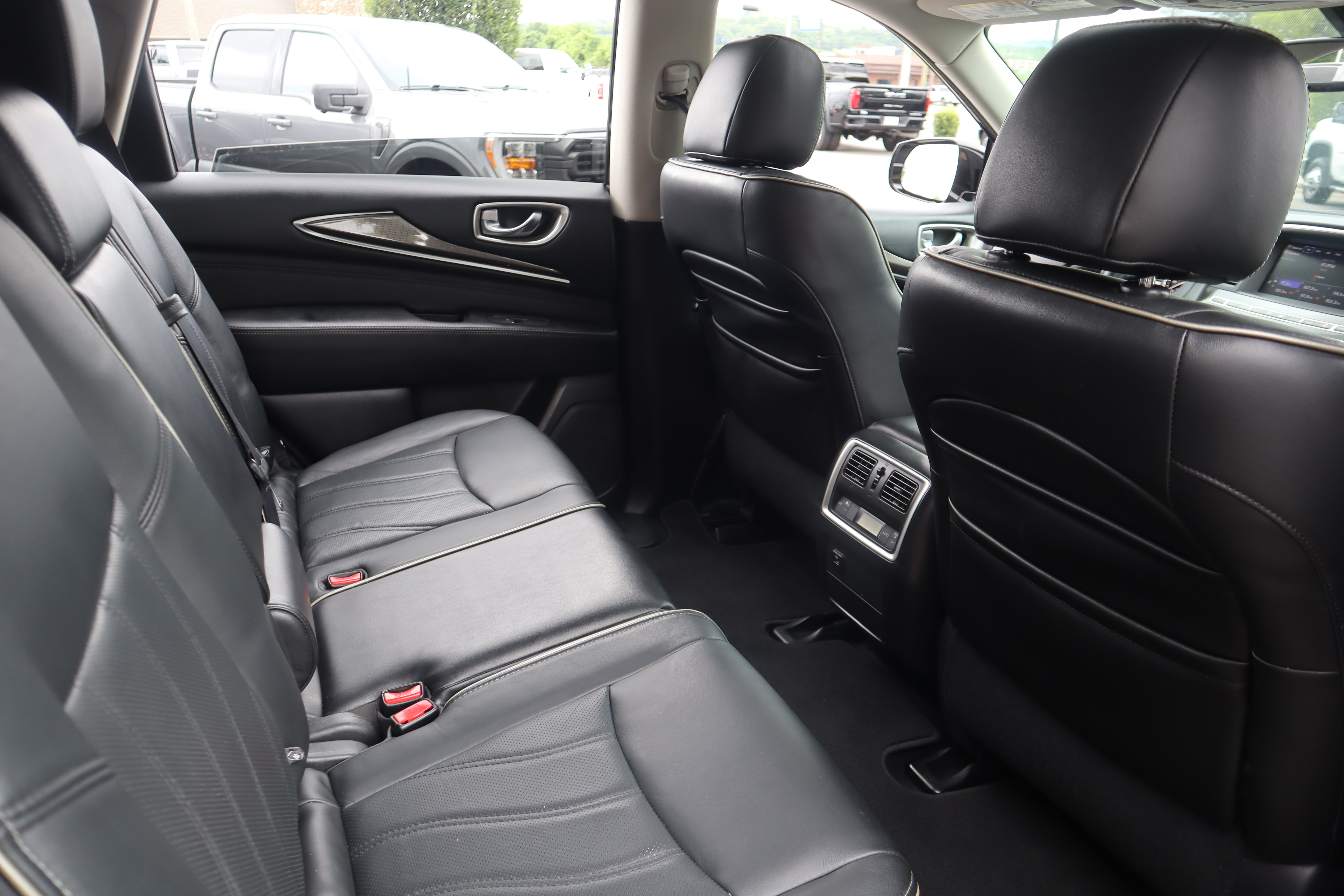 Used 2017 INFINITI QX60 Luxe w/ Premium Plus Package AWD/4WD image 32