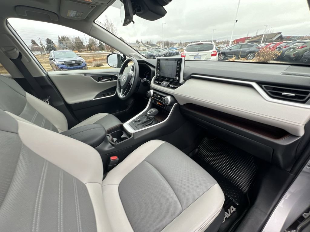 Used 2020 Toyota RAV4 Limited image 29