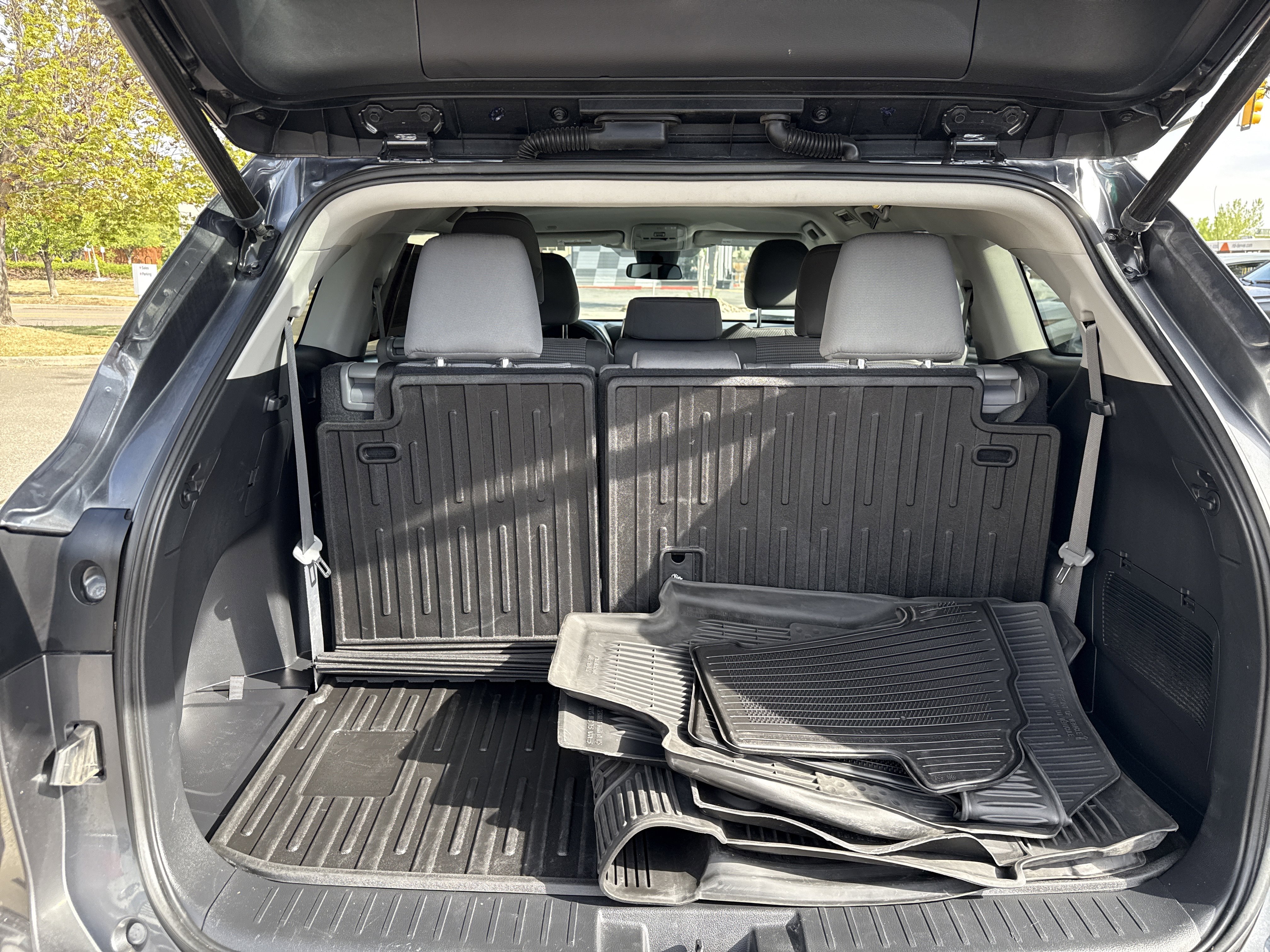 Used 2022 Toyota Highlander LE AWD/4WD image 13