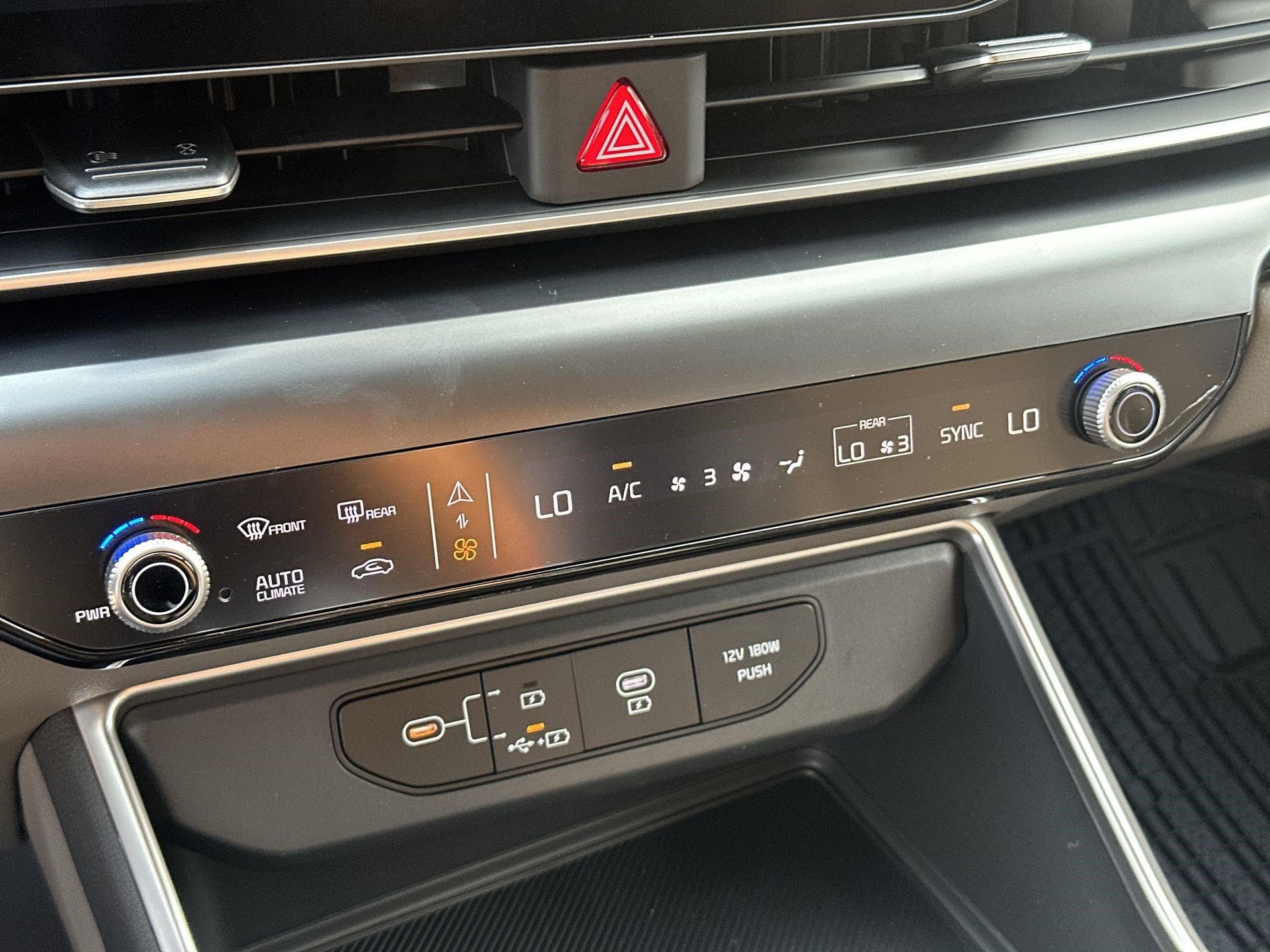 New 2026 Kia Carnival FWD image 18