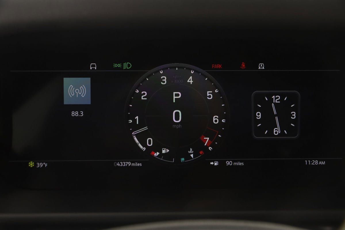 Used 2023 Land Rover Defender 110 V8 AWD/4WD image 18