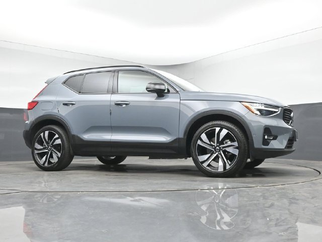 Used 2023 Volvo XC40 B5 Plus w/ Protection Package Premier AWD/4WD image 35