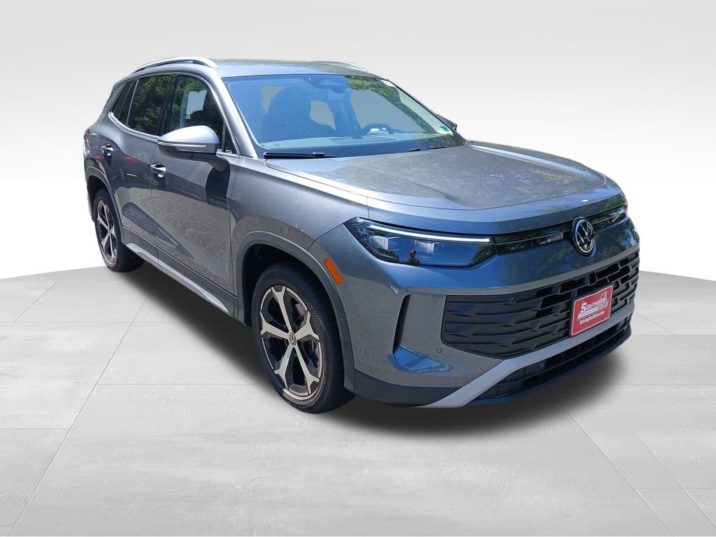 Used 2025 Volkswagen Tiguan SE image 9