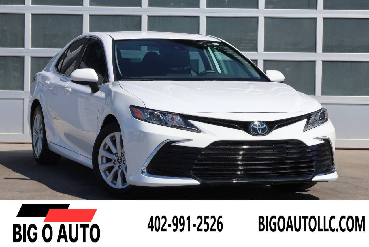 Used 2022 Toyota Camry LE FWD image 1