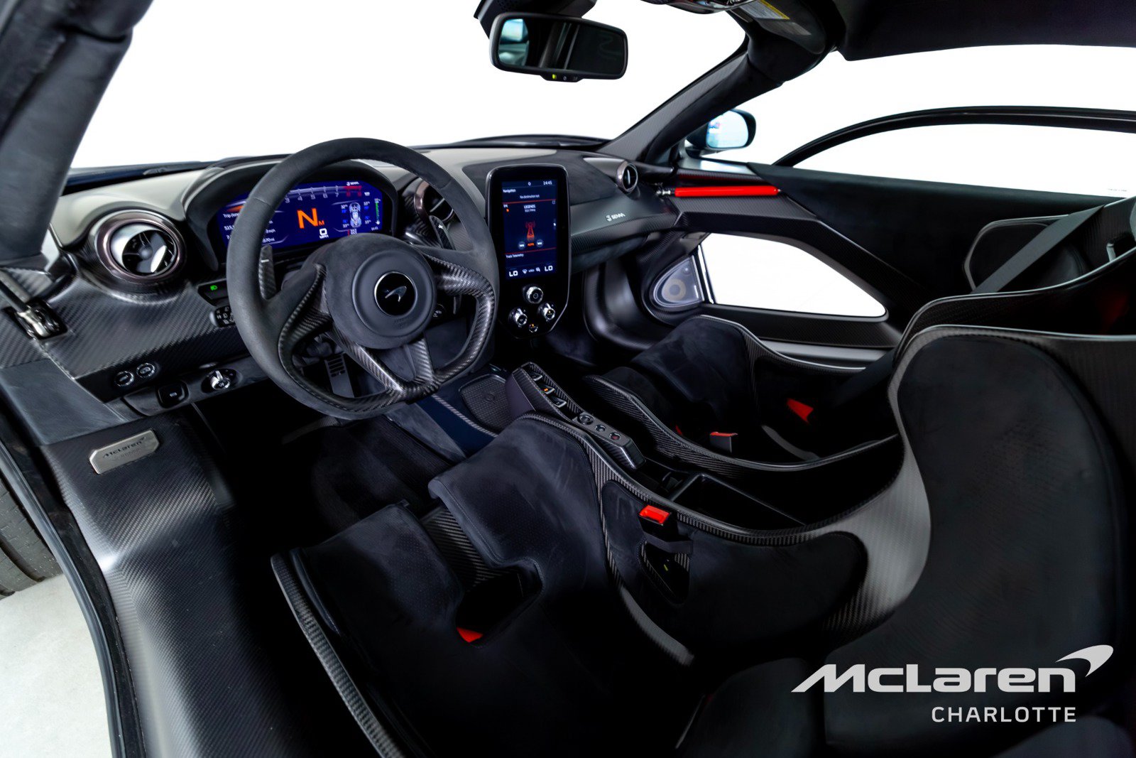 Used 2019 McLaren Senna RWD image 13