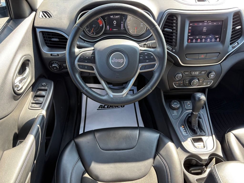 Used 2019 Jeep Cherokee Latitude Plus w/ Cold Weather Group AWD/4WD image 17