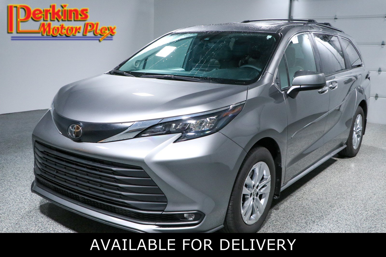 Used 2026 Toyota Sienna XLE AWD/4WD image 1