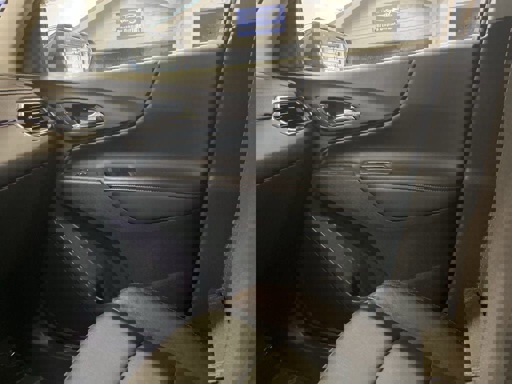 Used 2021 Chevrolet Equinox Premier w/ LPO, Floor Liner Package image 18