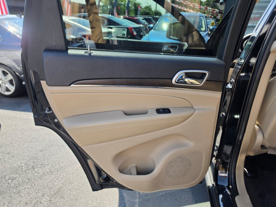Used 2018 Jeep Grand Cherokee Limited AWD/4WD image 27