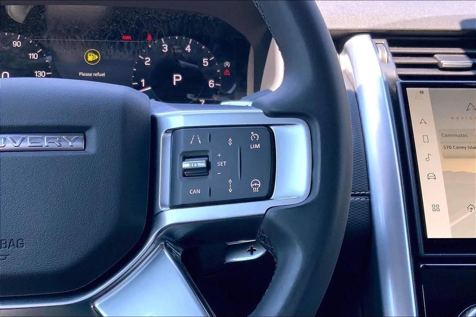 Certified 2025 Land Rover Discovery Dynamic SE AWD/4WD image 23