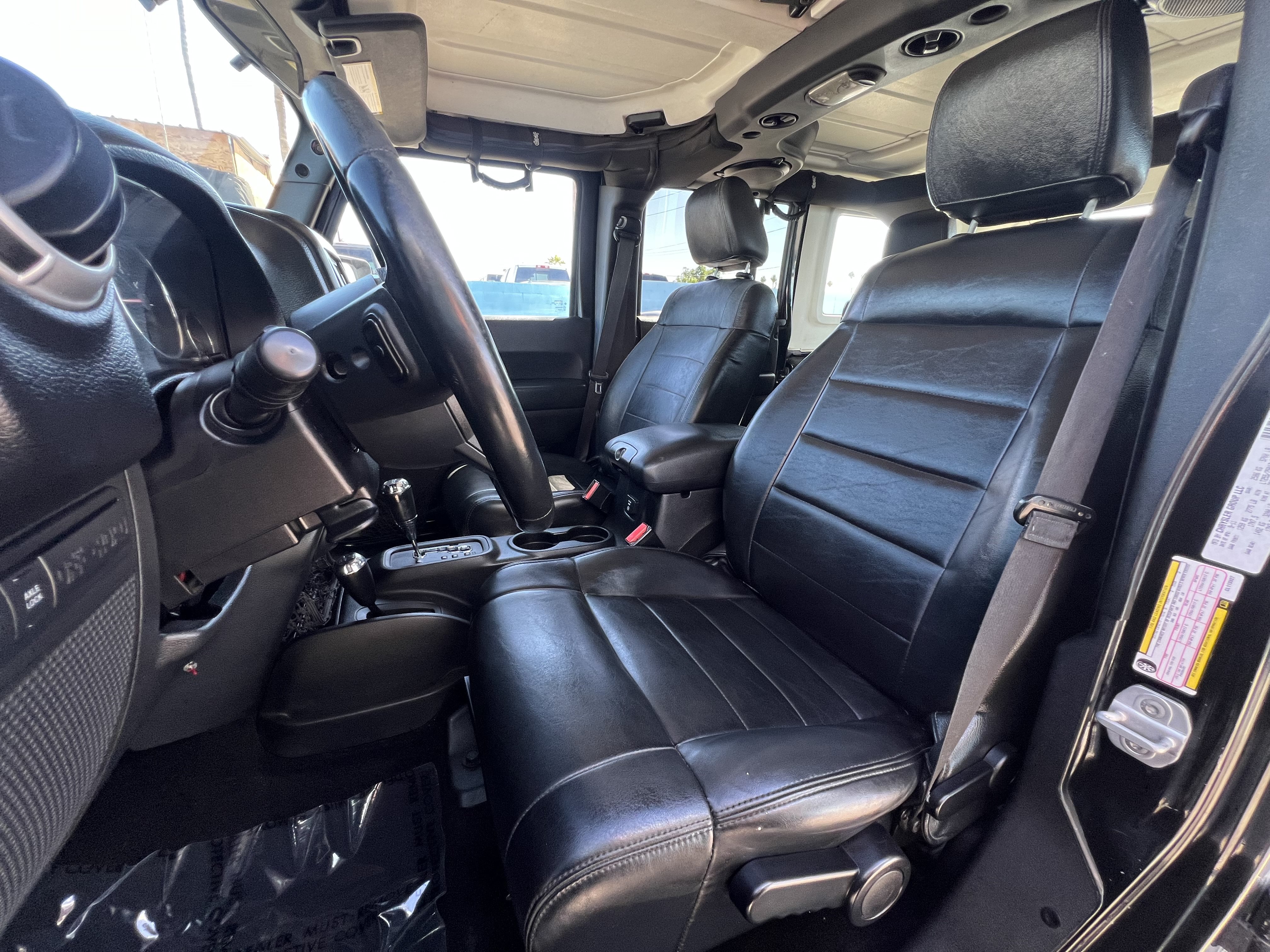 Used 2012 Jeep Wrangler Unlimited Rubicon w/ Connectivity Group AWD/4WD image 11