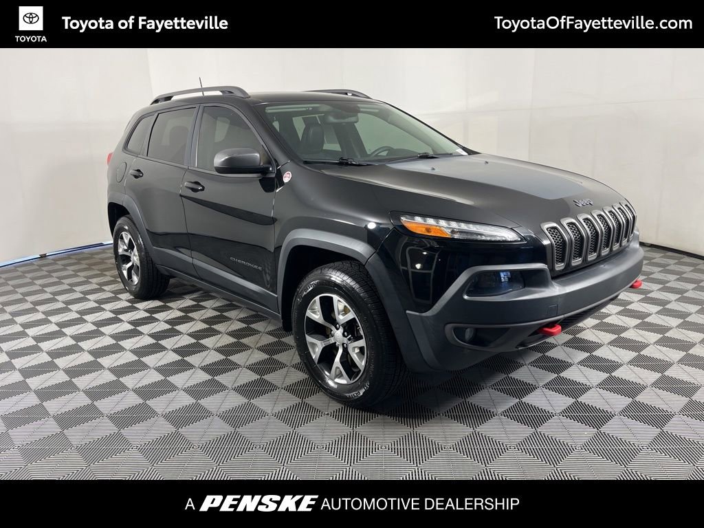Used 2017 Jeep Cherokee Trailhawk image 15