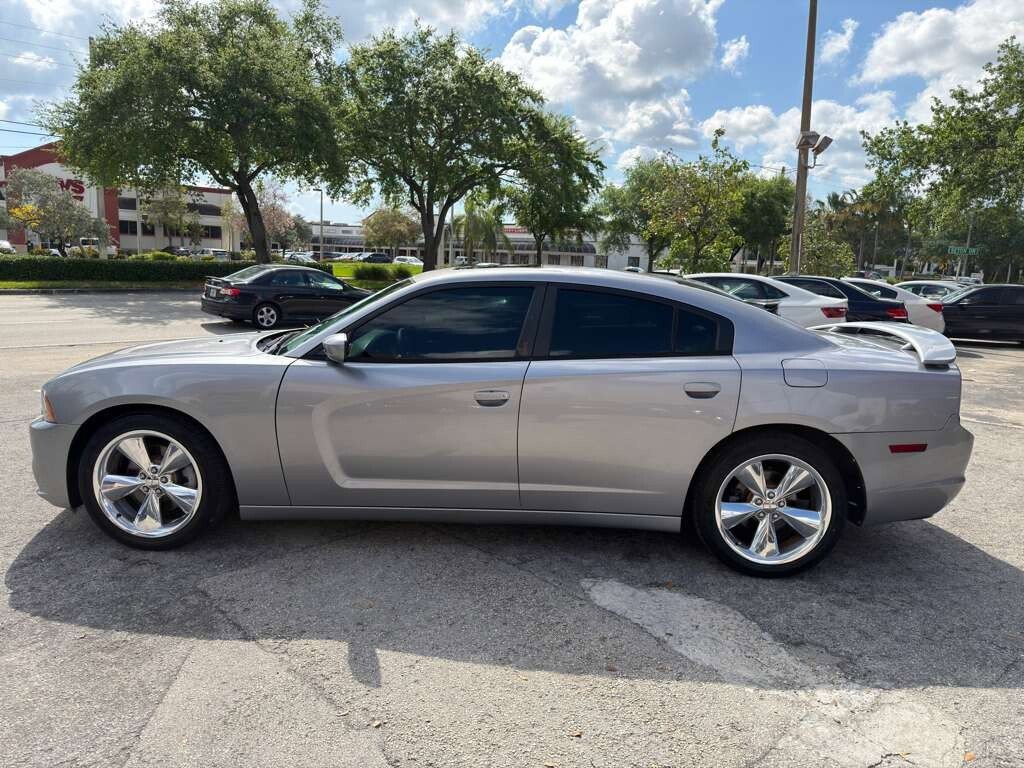 Used 2014 Dodge Charger R/T RWD image 2