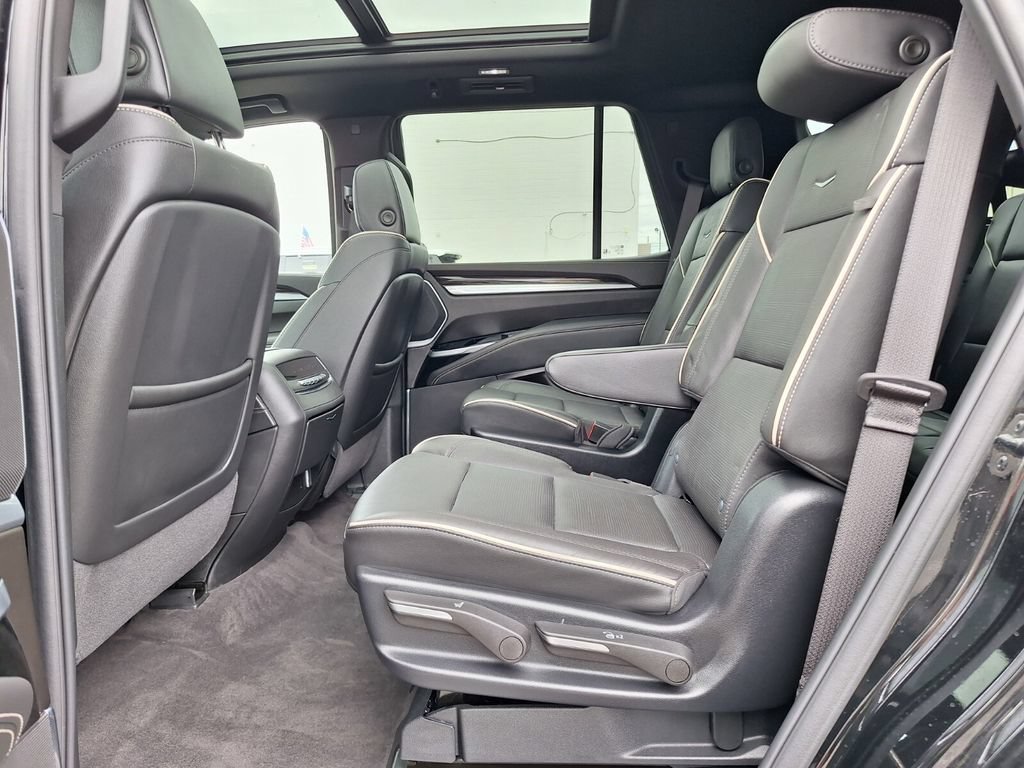 Certified 2025 Cadillac Escalade Premium Luxury AWD/4WD image 13