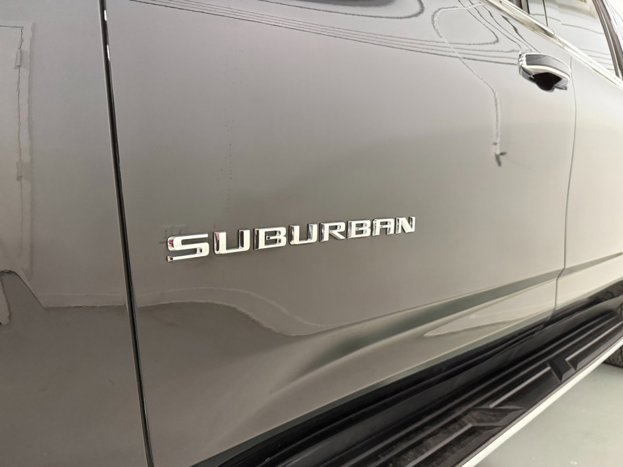 Used 2023 Chevrolet Suburban Premier image 32