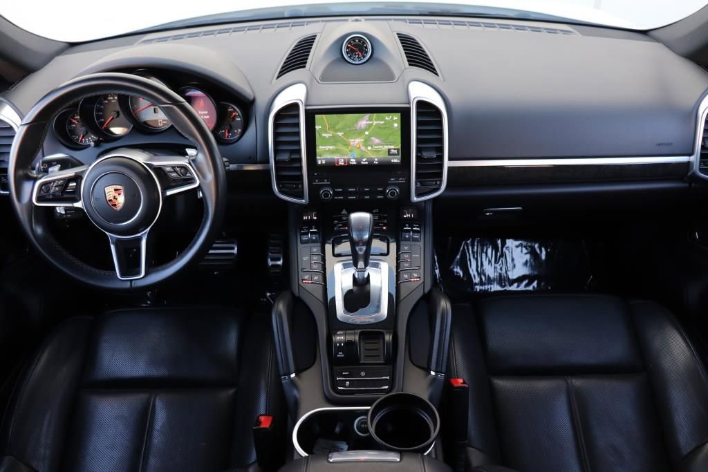 Used 2018 Porsche Cayenne S image 43
